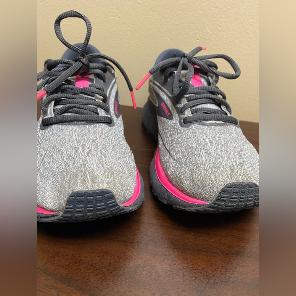 BROOKS Trace 2 running women’s shoes size: 7 code no# 1203751B038 - Picture 15 of 17